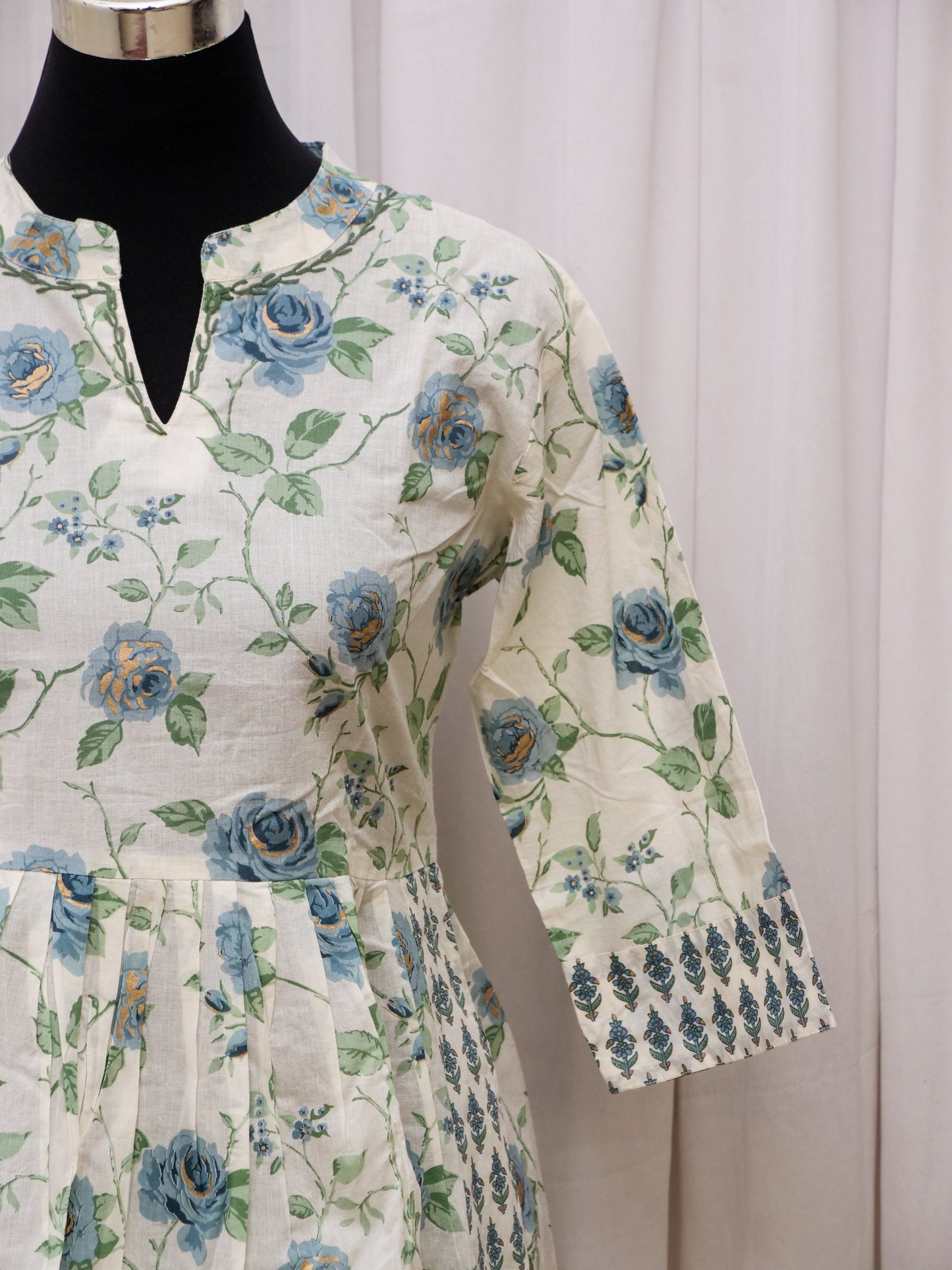 Women's Short Kurta | 100% Cotton | Off-White & Green Floral Print